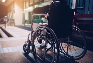 卒中后的生活：从床到轮椅的转移 - 卒中中心